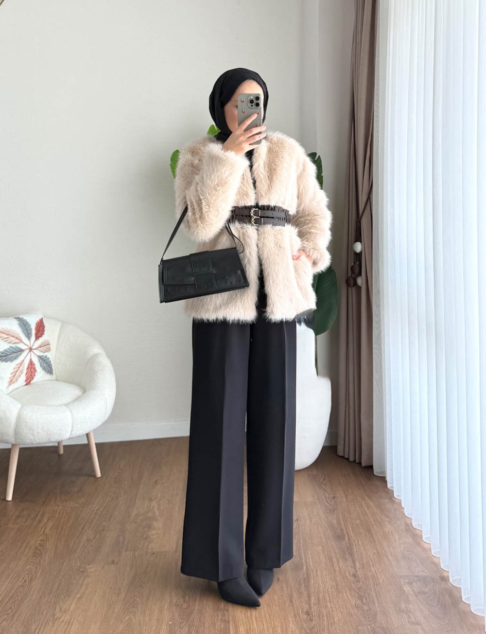 Beli Kemerli Kürk Bej