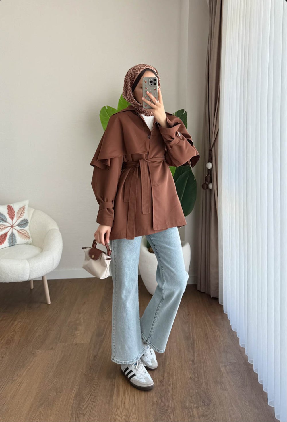 Pelerin Detaylı Ara Boy Trenç Kahverengi